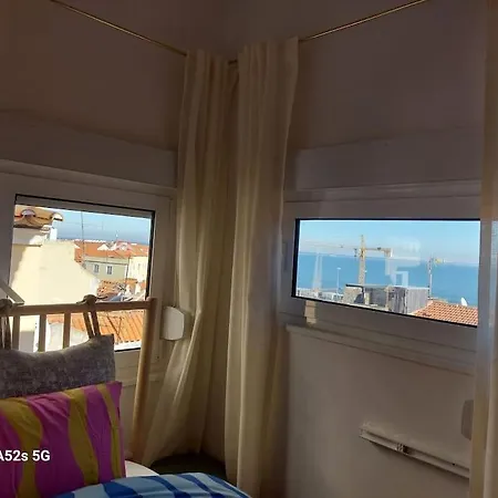 The Cozy Duplex In Lisbon's Heart Appartamento *